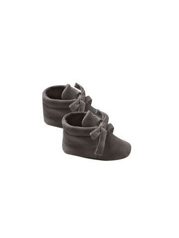 Quincy Mae Coal Ribbed Baby Booties