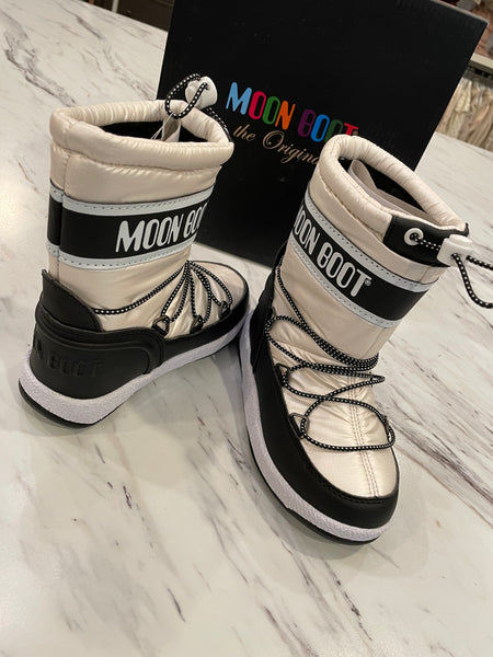 Black and white moon boots best sale