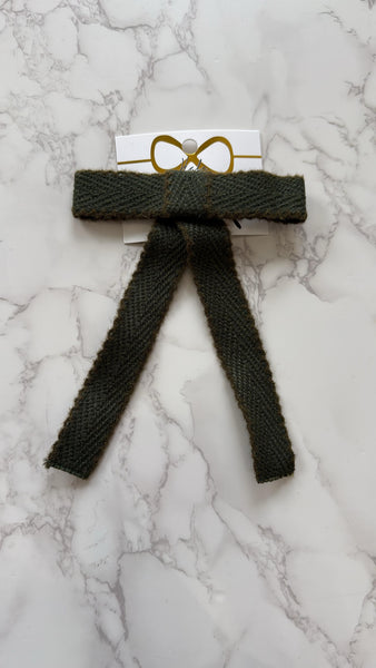 Halo Luxe Olive Millie Textured Scalloped Edge Woolen Longtail Clip