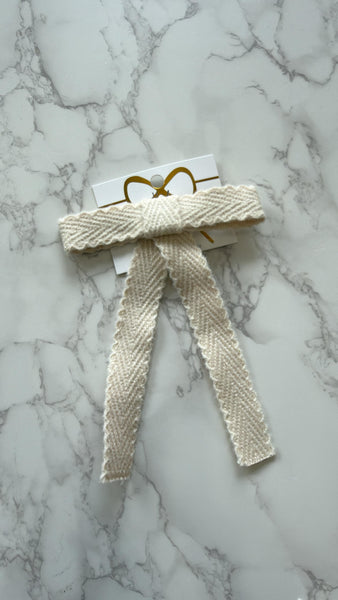 Halo Luxe Ivory Millie Textured Scalloped Edge Woolen Longtail Clip