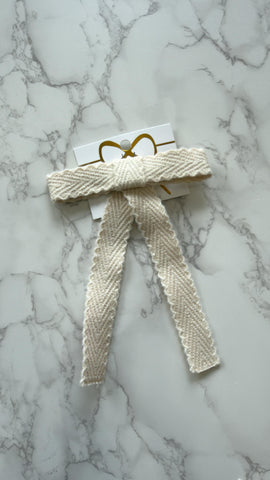 Halo Luxe Ivory Millie Textured Scalloped Edge Woolen Longtail Clip