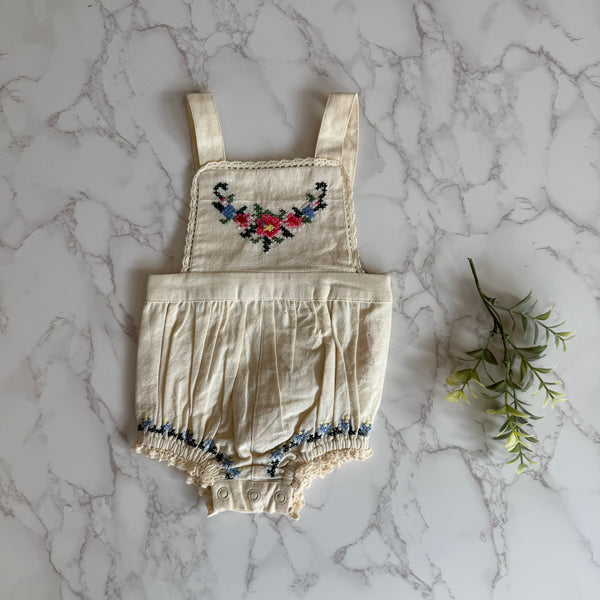The New Society Natural Denim Flower Embroidery Malva Romper