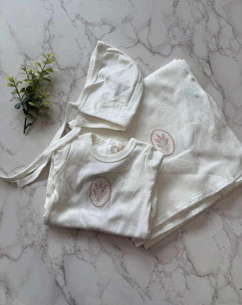 Bonjoy White/Pink Embroidery Dreamy Wheat Blanket
