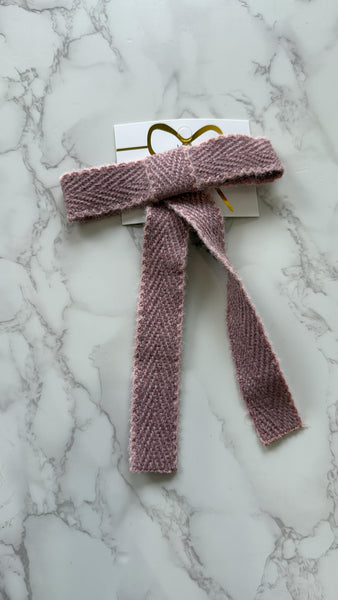 Halo Luxe Mauve Millie Textured Scalloped Edge Woolen Longtail Clip
