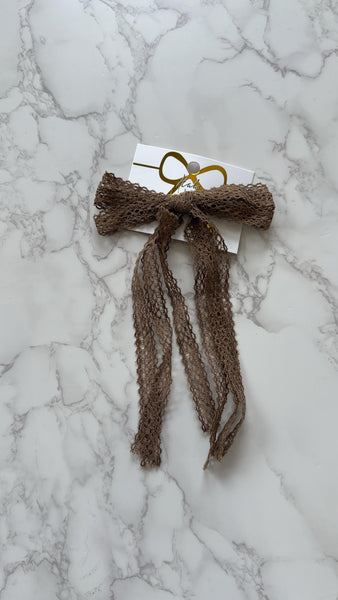 Halo Luxe Mocha Ivy Scalloped Lace Longtail Clip