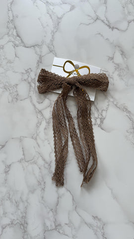 Halo Luxe Mocha Ivy Scalloped Lace Longtail Clip