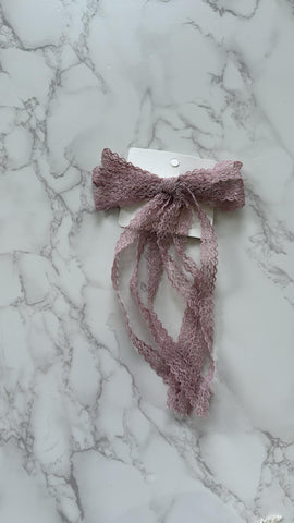 Halo Luxe Mauve Ivy Scalloped Lace Longtail Clip