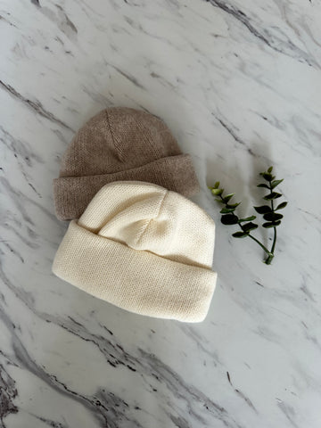 Pequeno Tocon Knit Solid Knit Hat