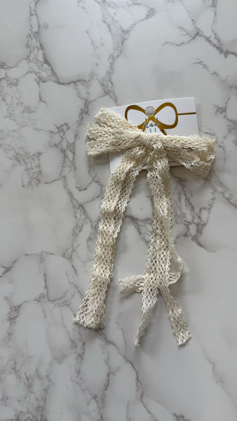 Halo Luxe Ivory Ivy Scalloped Lace Longtail Clip