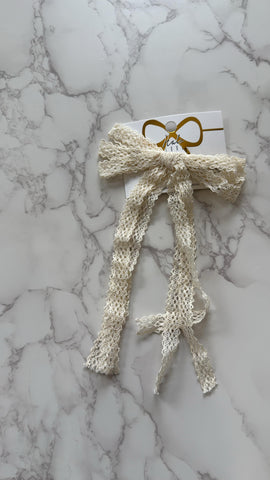 Halo Luxe Ivory Ivy Scalloped Lace Longtail Clip