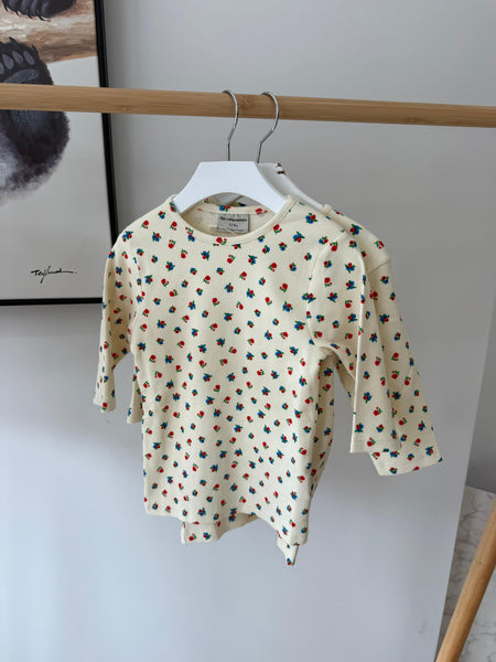 The Campamento Ecru Small Flowers 3/4 Sleeve T-shirt