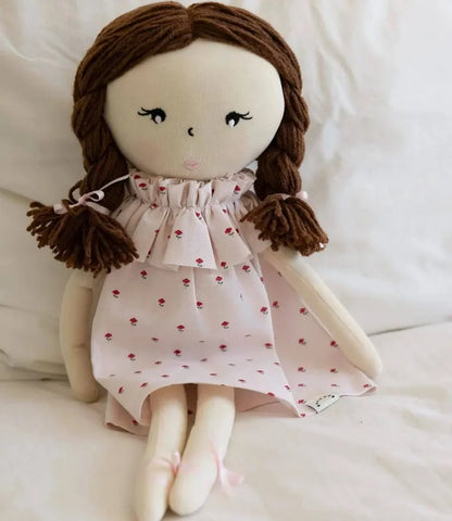 Minimoi Cynthia doll